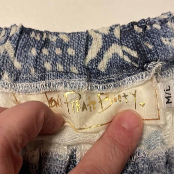0312 Jen’s Pirate Booty shirt size M/L - Picture 2 of 3